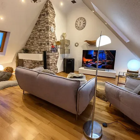 Zentrale Maisonette Mit Buero & Parkplatz Lejlighed