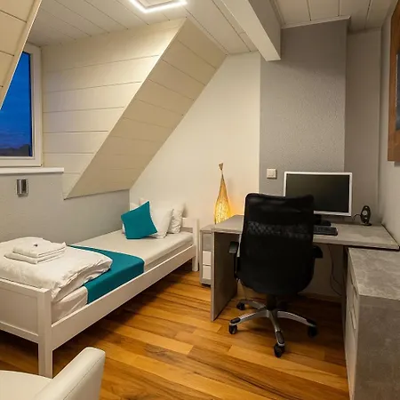 Zentrale Maisonette Mit Buero & Parkplatz Апартаменты