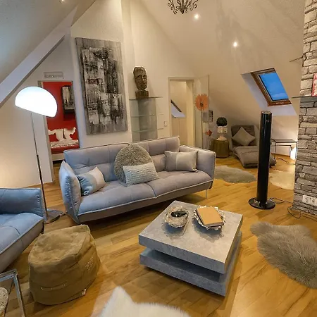 Zentrale Maisonette Mit Büro&parkplatz *