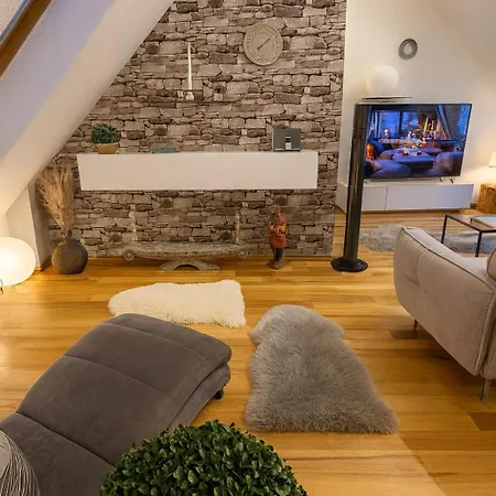 Zentrale Maisonette Mit Buero & Parkplatz Апартаменты *