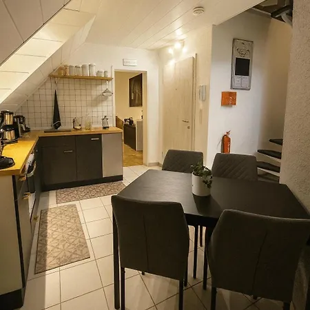 Zentrale Maisonette Mit Büro&parkplatz *