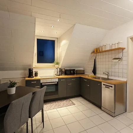 Zentrale Maisonette Mit Buero & Parkplatz Грисхайм