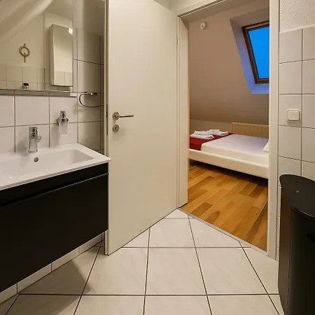 Zentrale Maisonette Mit Büro&parkplatz